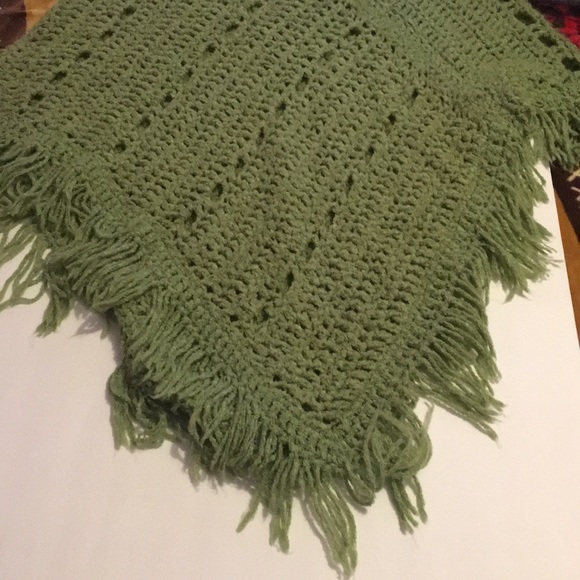 green crochet pancho - Picture 3 of 4